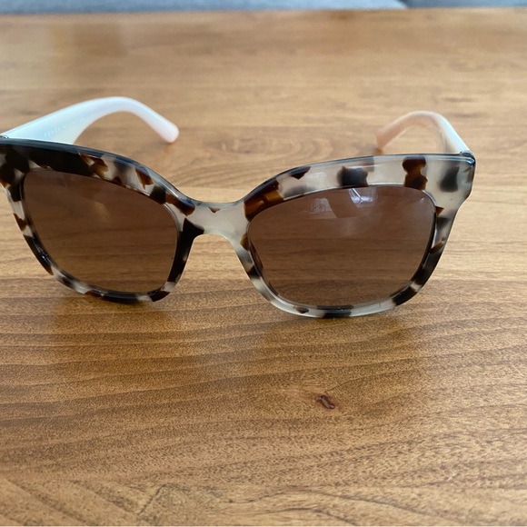 Prada tortoise shell sunglasses - Picture 5 of 9